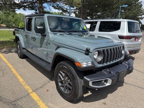 Used 2024 Jeep Gladiator Sport AWD/4WD image 5
