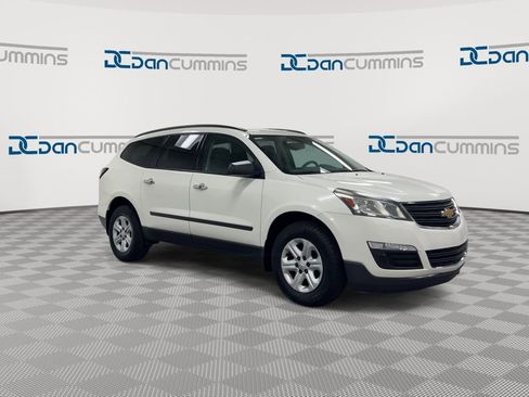 Used 2015 Chevrolet Traverse LS FWD image 2