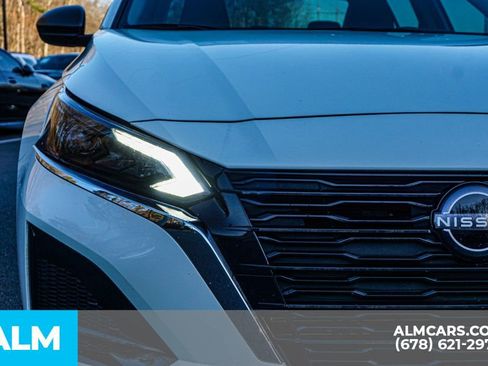 Used 2025 Nissan Altima 2.5 SV image 12