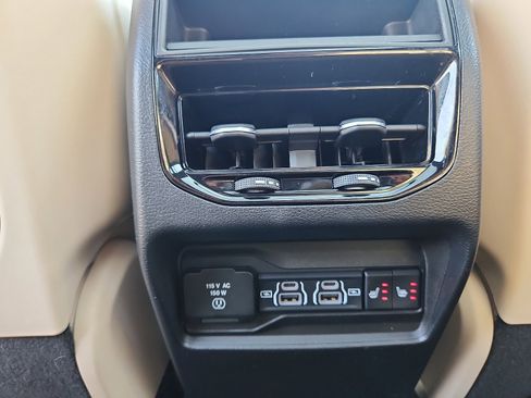 Used 2023 Jeep Grand Cherokee Limited w/ Luxury Tech Group II AWD/4WD image 11