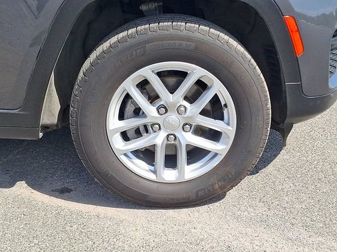 Used 2025 Jeep Grand Cherokee Laredo X AWD/4WD image 11