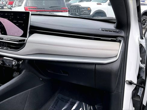 Used 2024 Jeep Compass Limited image 13