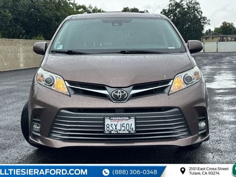 Used 2020 Toyota Sienna XLE w/ XLE Navigation Package FWD image 11