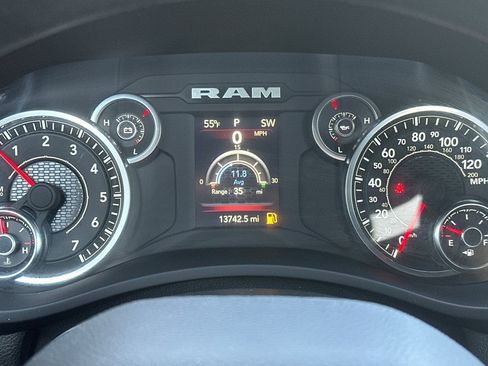 Used 2024 RAM 2500 Tradesman w/ Chrome Appearance Group image 28