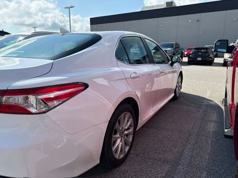 Used 2020 Toyota Camry LE FWD image 3