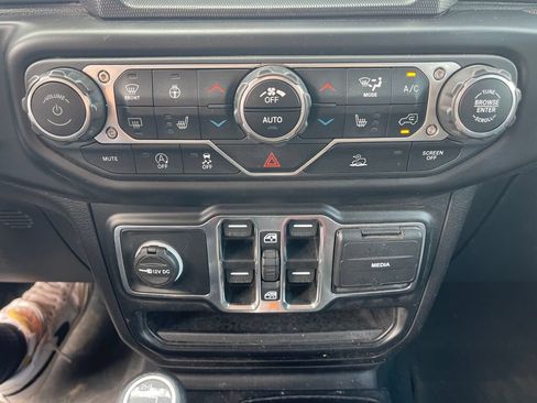 Used 2022 Jeep Gladiator Sport AWD/4WD image 13