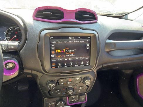 Used 2020 Jeep Renegade Latitude w/ UConnect 8.4 Nav Group AWD/4WD image 31