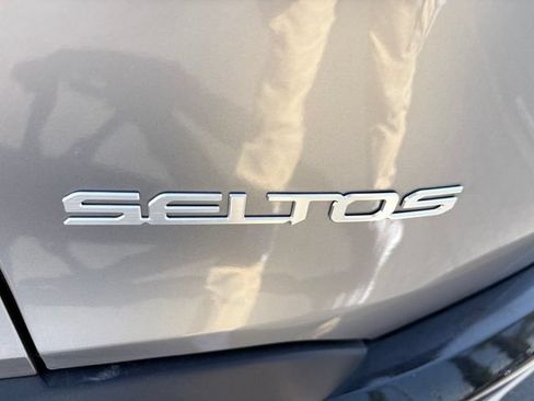 Used 2024 Kia Seltos EX FWD image 26
