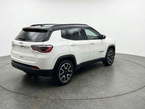 Used 2025 Jeep Compass Trailhawk image 9