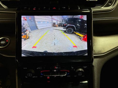 Used 2023 Jeep Grand Cherokee L Limited w/ Black Appearance Package image 28