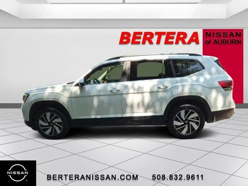 Used 2025 Volkswagen Atlas SE AWD/4WD image 1