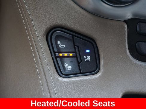 Used 2019 GMC Yukon XL SLT w/ Open Road Package RWD image 9