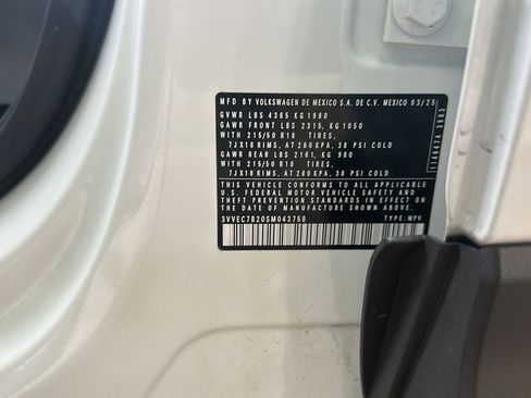 Used 2025 Volkswagen Taos SE w/ Panoramic Sunroof Package FWD image 35