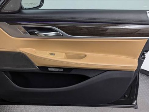 Used 2017 BMW 740i RWD image 22