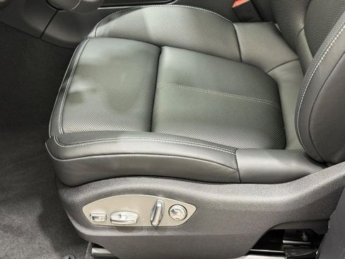 New 2026 Porsche Macan Turbo image 25