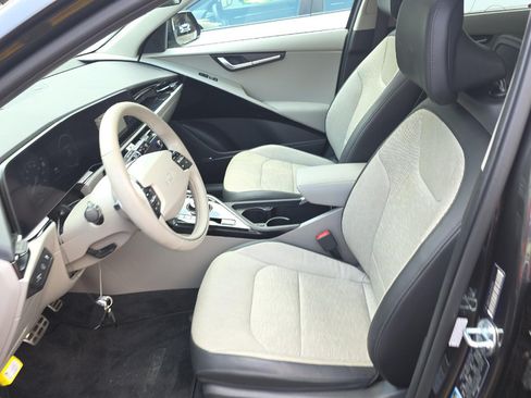 Certified 2023 Kia Niro Wave FWD image 10