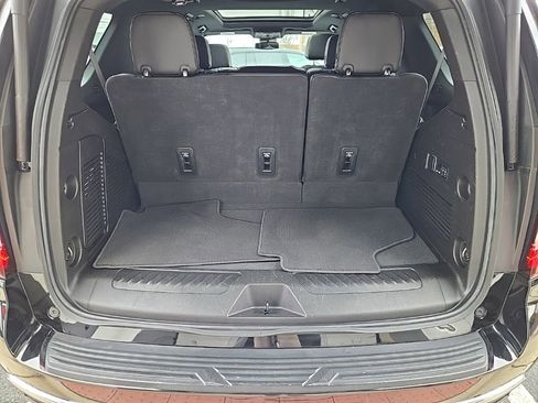 Used 2023 GMC Yukon SLT w/ SLT Premium Package image 51