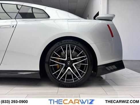 Used 2023 Nissan GT-R Premium w/ Premium Interior Package image 18