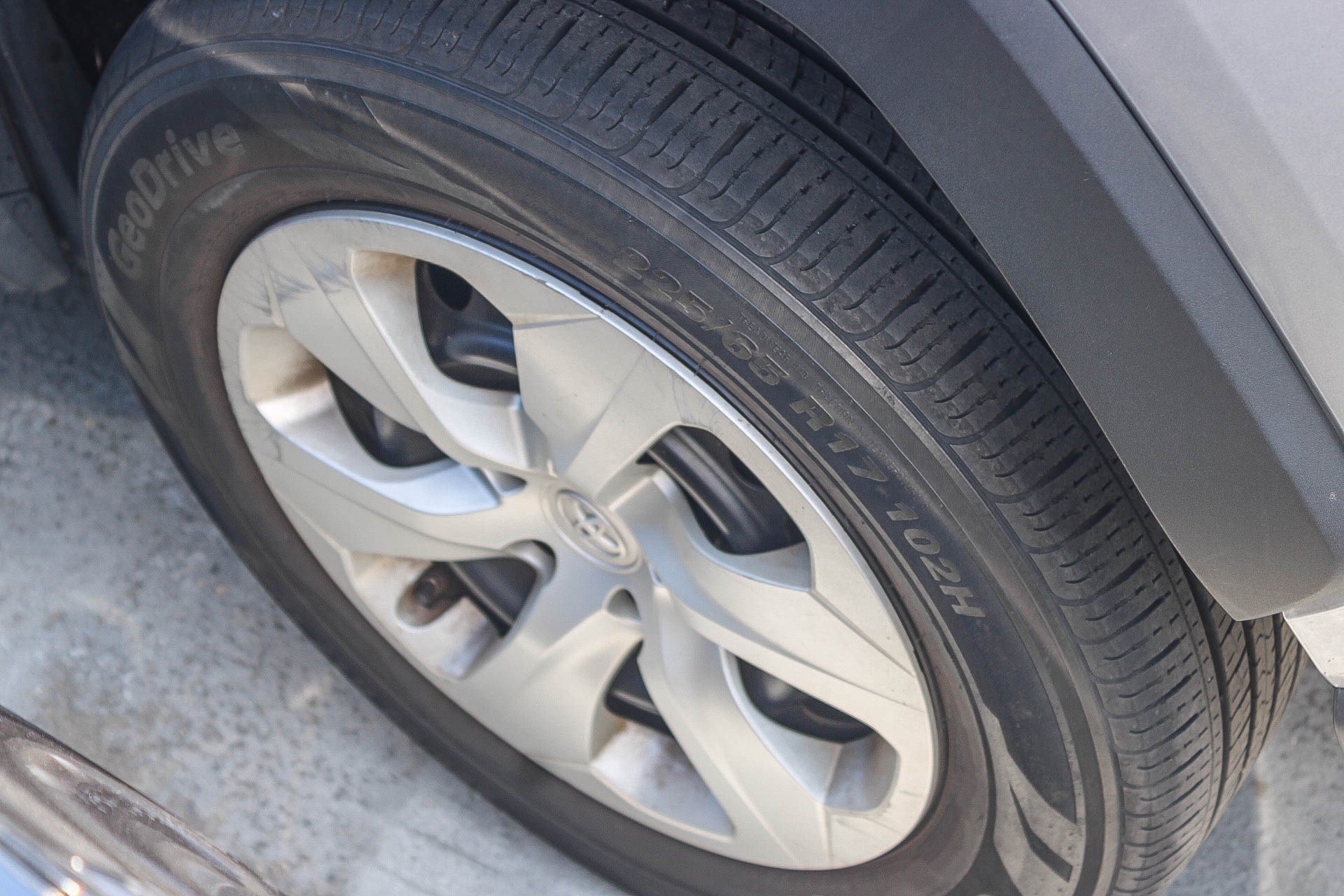 Used 2019 Toyota RAV4 LE w/ Carpet Mat Package FWD image 10