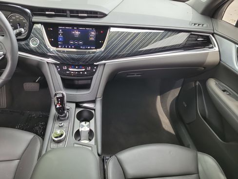 Used 2024 Cadillac XT6 Premium Luxury FWD image 9