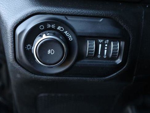 Used 2018 Jeep Wrangler Unlimited Sport S AWD/4WD image 35
