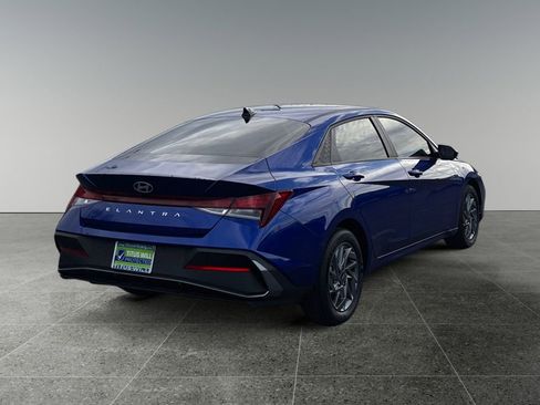 Used 2024 Hyundai Elantra SEL image 7