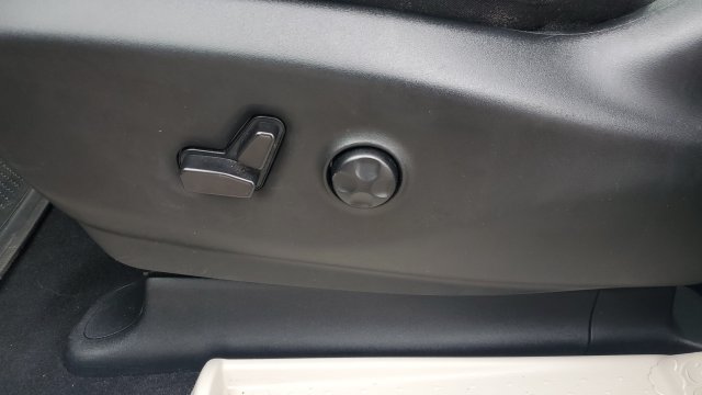 Used 2024 Chrysler Pacifica Touring-L FWD image 23