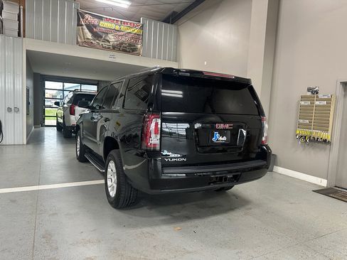 Used 2017 GMC Yukon SLT image 7