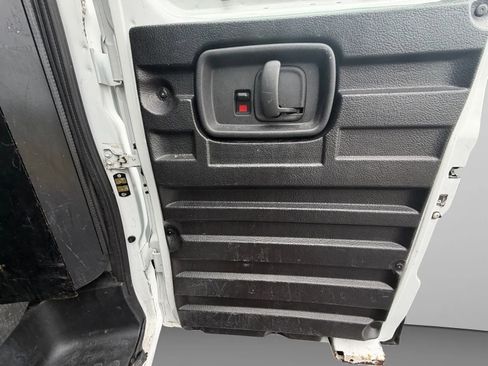 Used 2022 GMC Savana 2500 w/ Driver Convenience Package RWD image 32