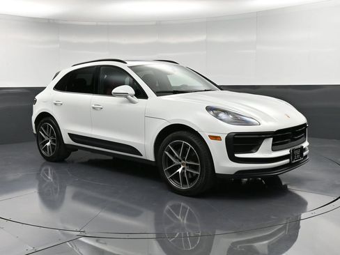 Certified 2023 Porsche Macan Turbo image 10