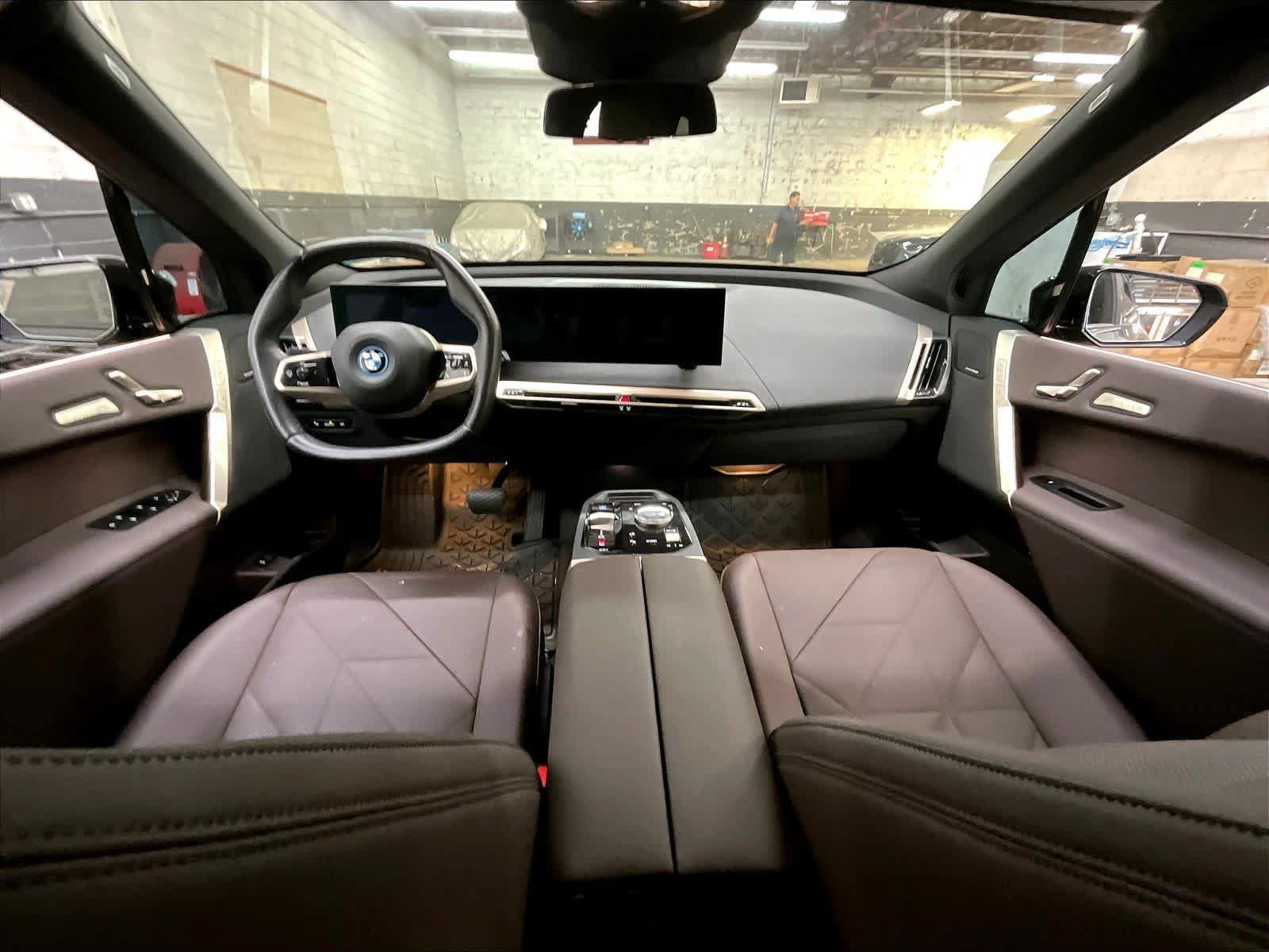 Used 2024 BMW iX xDrive50 w/ Sport Package AWD/4WD image 17