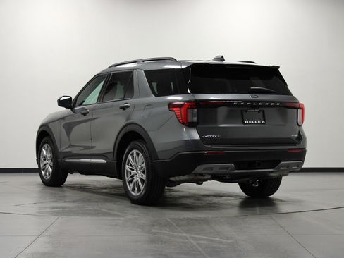 Used 2025 Ford Explorer Active w/ Active Comfort Package image 6