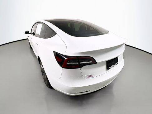 Used 2023 Tesla Model 3 Standard Range image 8