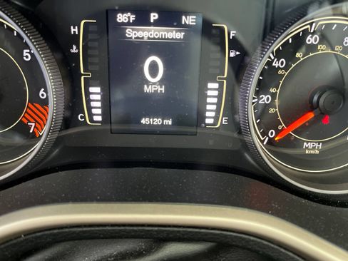Used 2015 Jeep Cherokee Latitude w/ Cold Weather Group AWD/4WD image 4