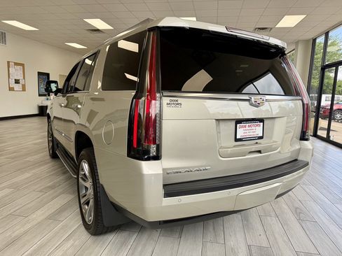 Used 2016 Cadillac Escalade Premium AWD/4WD image 7