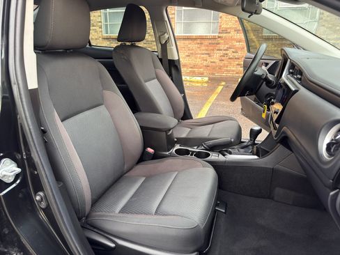 Used 2019 Toyota Corolla LE FWD image 19
