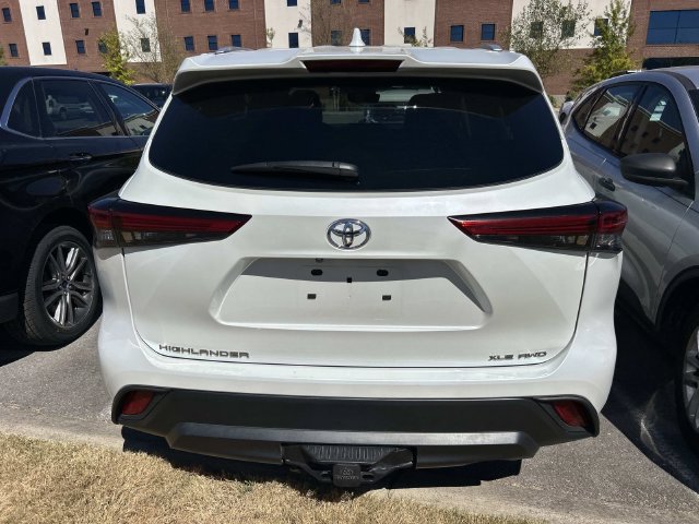 Used 2023 Toyota Highlander XLE AWD/4WD image 6