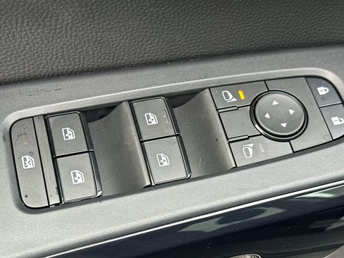 New 2025 Nissan Pathfinder SV w/ SV Premium Package image 13