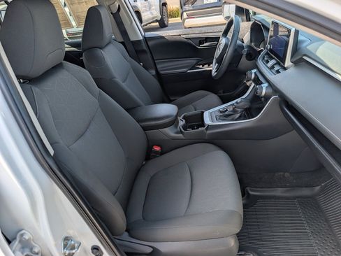 Used 2025 Toyota RAV4 XLE AWD/4WD image 8