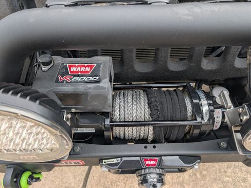 Used 2012 Jeep Wrangler Unlimited Rubicon w/ Connectivity Group image 17