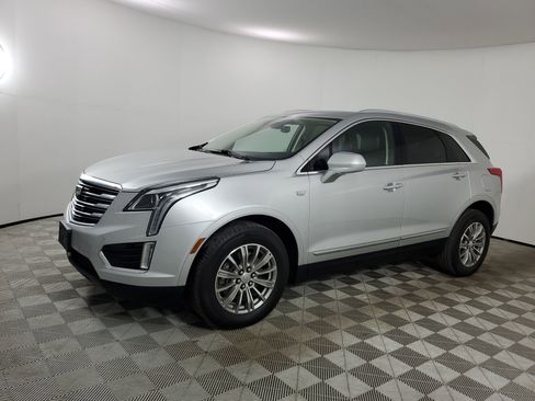 Used 2017 Cadillac XT5 Luxury w/ Driver Awareness Package image 5
