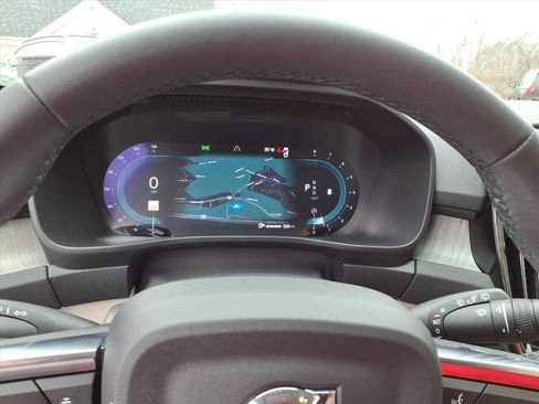 Certified 2024 Volvo XC40 B5 Ultimate w/ Climate Package image 18