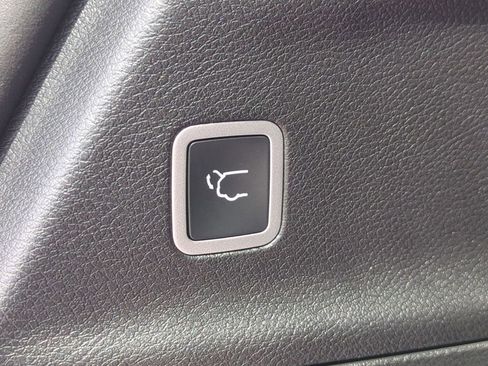 New 2025 Chrysler Pacifica Select FWD image 14