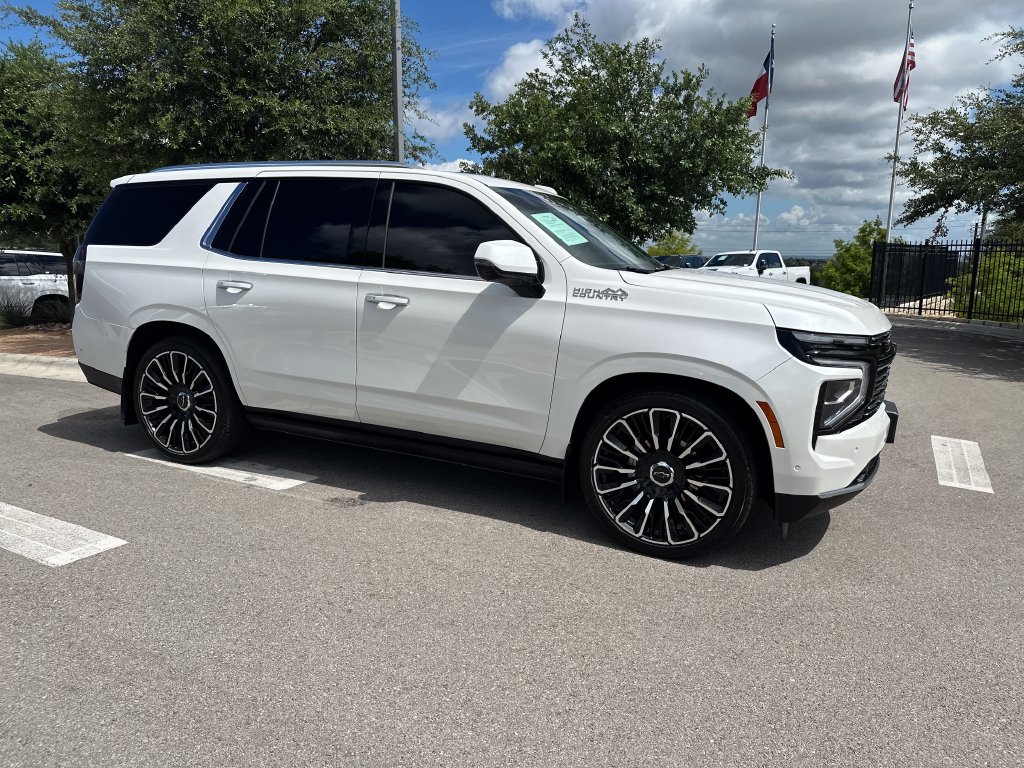Used 2025 Chevrolet Tahoe High Country AWD/4WD image 12