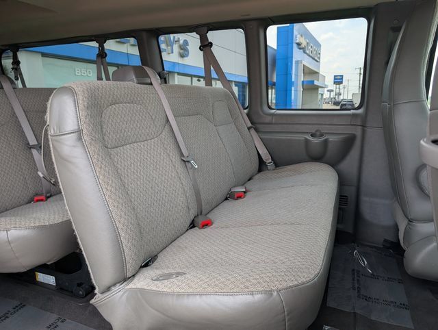 Used 2025 Chevrolet Express 3500 LT w/ LT Preferred Equipment Group RWD image 5