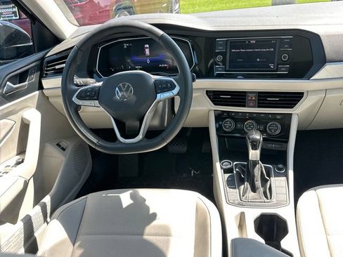 Used 2024 Volkswagen Jetta SE w/ Panoramic Sunroof Package FWD image 15