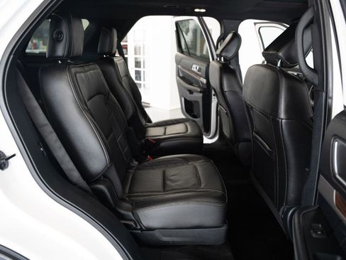Used 2018 Ford Explorer Platinum AWD/4WD image 22