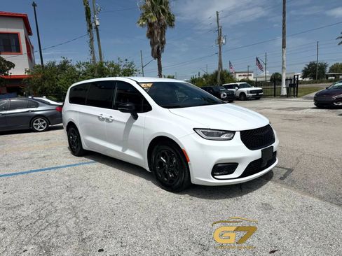 Used 2024 Chrysler Pacifica Limited FWD image 7