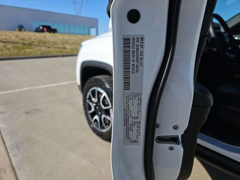 Used 2024 Jeep Compass Trailhawk image 33