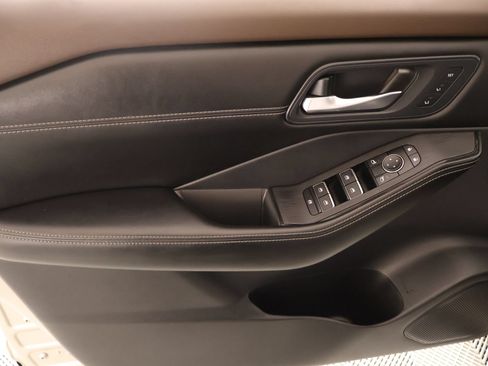 Used 2023 Nissan Rogue SL FWD image 16